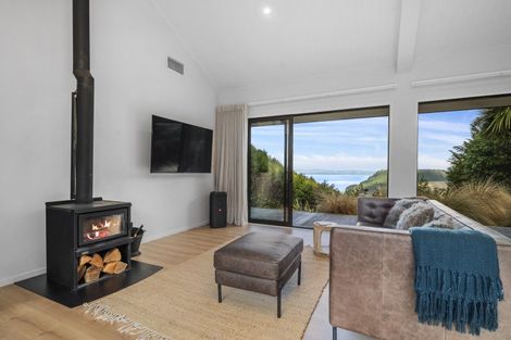 Photo of property in 124 Highland Drive, Acacia Bay, Taupo, 3385