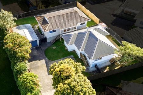 Photo of property in 12 Quincey Place, Massey, Auckland, 0614
