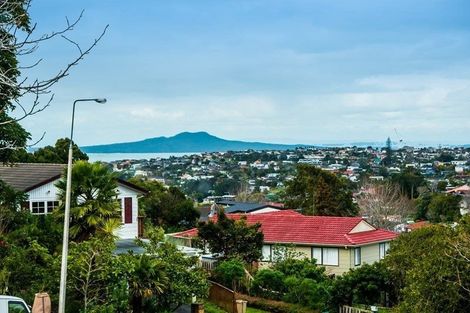 Photo of property in 6 Deverell Place, Northcross, Auckland, 0632