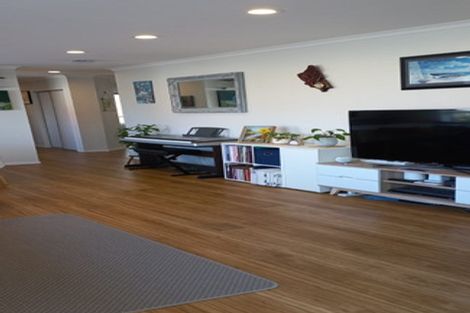 Photo of property in 4 Fernbrook Close, Burswood, Auckland, 2013