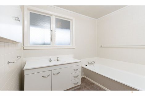 Photo of property in 2 Kennedy Crescent, Waimate, 7924