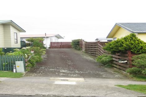 Photo of property in 12 Edgecombe Street, Newlands, Wellington, 6037