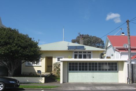Photo of property in 39 Hine Street, New Plymouth, 4310
