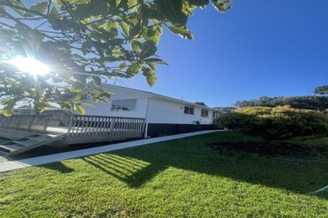 Photo of property in 42 Claverdon Drive, Massey, Auckland, 0614