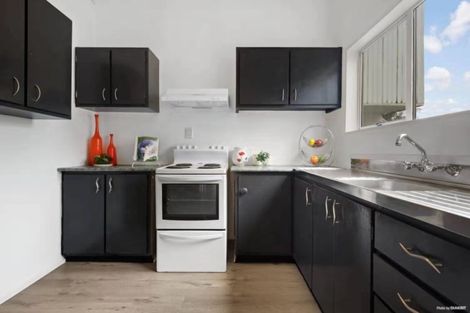 Photo of property in 95 Oreil Avenue, West Harbour, Auckland, 0618