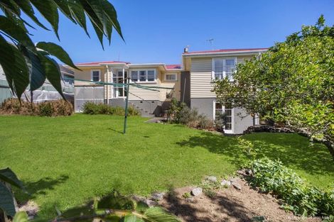 Photo of property in 24 Endeavour Street, Marfell, New Plymouth, 4310