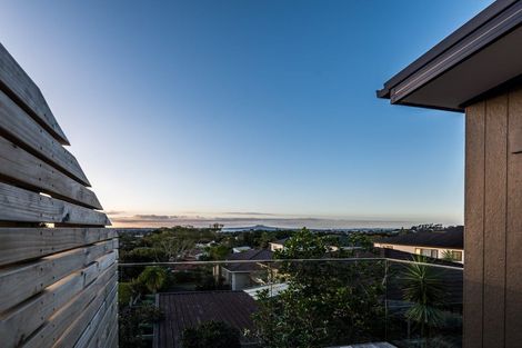 Photo of property in 19f Bradbury Road, Botany Downs, Auckland, 2010