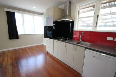 Photo of property in 2 Bristol Crescent, Roslyn, Palmerston North, 4414