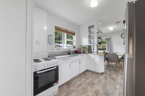 Photo of property in 8 Fyson Place, Hawera, 4610