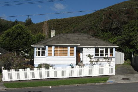 Photo of property in 4 Frethey Grove, Naenae, Lower Hutt, 5011