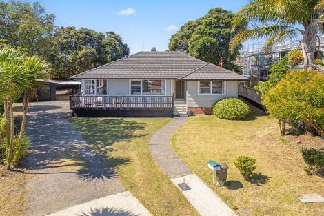Photo of property in 24 Mackenzie Street, Te Atatu South, Auckland, 0610