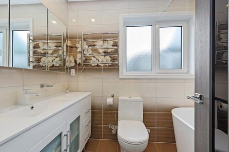 Photo of property in 80 Taikata Road, Te Atatu Peninsula, Auckland, 0610