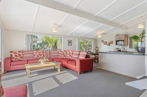 Photo of property in 1/5 Glenvale Place, Totara Vale, Auckland, 0629