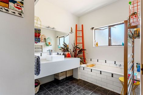 Photo of property in 367 Triangle Road, Henderson, Auckland, 0610