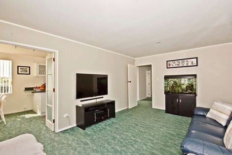 Photo of property in 44 Kemp Road, Massey, Auckland, 0614