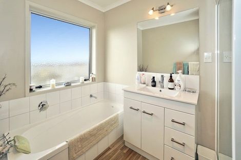 Photo of property in 8c Wiltshire Place, Te Puke, 3119