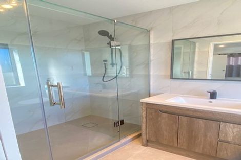 Photo of property in 13b Tenbless Court, Unsworth Heights, Auckland, 0632