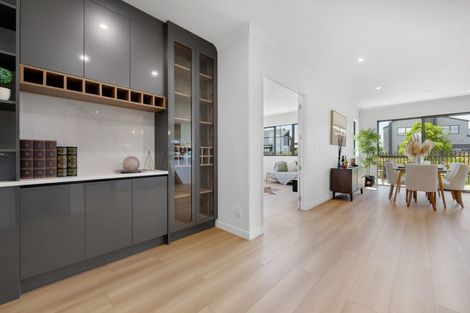 Photo of property in 14 Parkmore Drive, Rosehill, Papakura, 2113