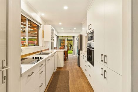 Photo of property in 27 Allington Road, Massey, Auckland, 0614