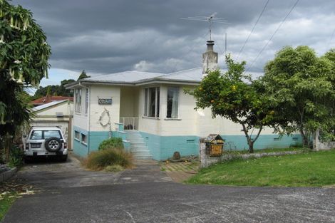 Photo of property in 1 Woodward Avenue, Mangere Bridge, Auckland, 2022