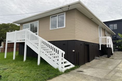 Photo of property in 21 Dundale Avenue, Blockhouse Bay, Auckland, 0600