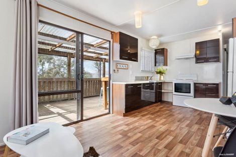 Photo of property in 1/424 Old Te Atatu Road, Te Atatu Peninsula, Auckland, 0610