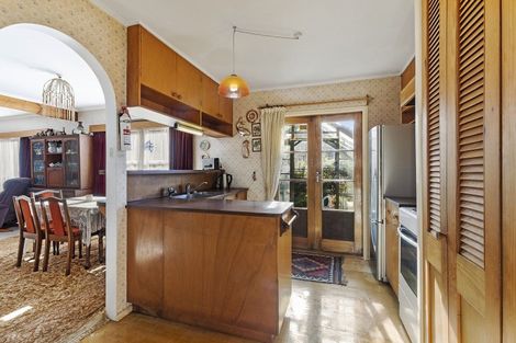 Photo of property in 16 Stewart Drive, Newlands, Wellington, 6037