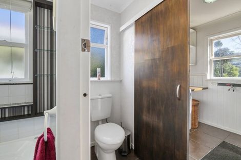 Photo of property in 8 South Street, Tawa, Wellington, 5028