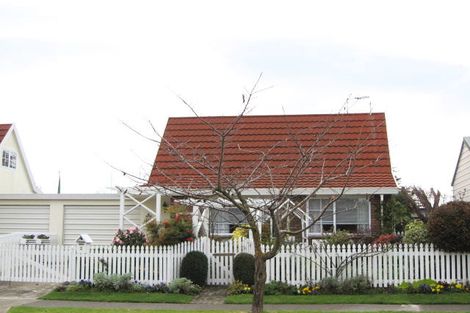 Photo of property in 2 Mangarau Crescent, Havelock North, 4130