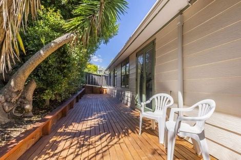 Photo of property in 28 Ruapehu Street, Paraparaumu, 5032