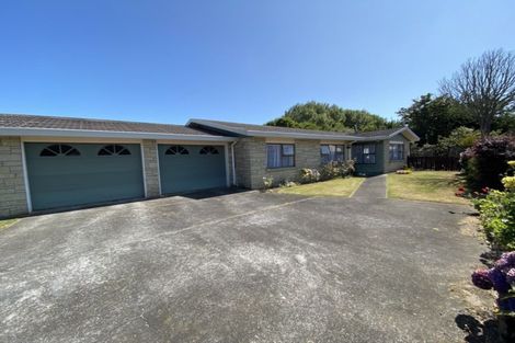 Photo of property in 16 Matai Place, Hawera, 4610