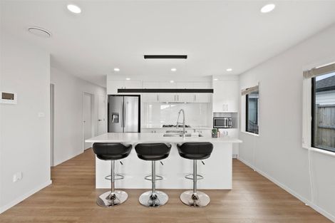 Photo of property in 13 Silver Beech Street, Takanini, 2110