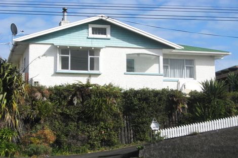 Photo of property in 20 South Road, Moturoa, New Plymouth, 4310