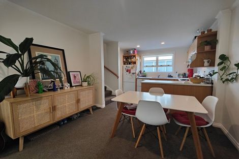 Photo of property in 12c Glenmore Street, Thorndon, Wellington, 6011