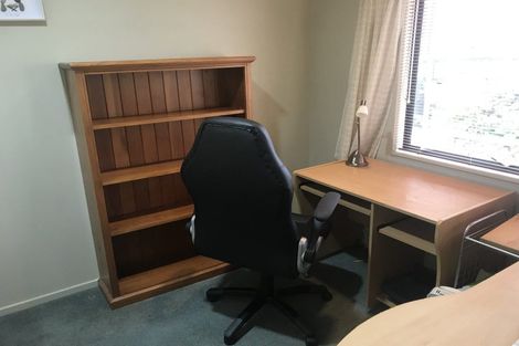 Photo of property in 19 Greenwood Place, Fitzherbert, Palmerston North, 4410