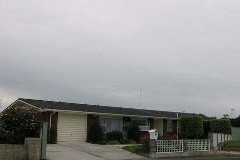 Photo of property in 25 Cecil Place, Cloverlea, Palmerston North, 4412