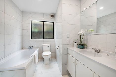 Photo of property in 2/13 Greenridge Court, Glenfield, Auckland, 0629