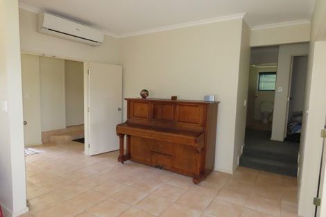 Photo of property in 6 Longview Rise, Massey, Auckland, 0614