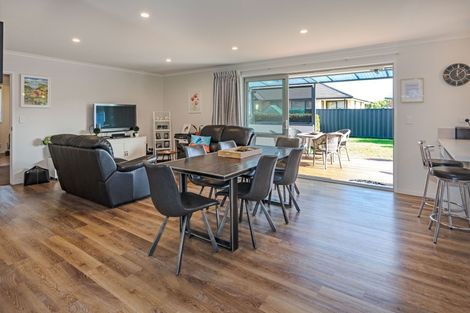 Photo of property in 13 Victoria Street, Coromandel, 3506