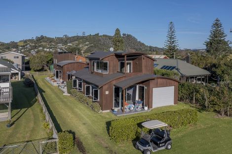 Photo of property in 17 Hahei Beach Road, Hahei, Whitianga, 3591