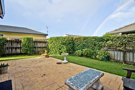 Photo of property in 15 Heversham Place, Glendene, Auckland, 0602