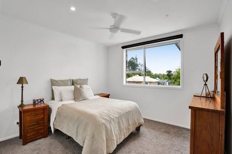 Photo of property in 15 Kowhai Street, Strandon, New Plymouth, 4312