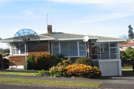 Photo of property in 8 Vista Terrace, Hillcrest, Hamilton, 3216