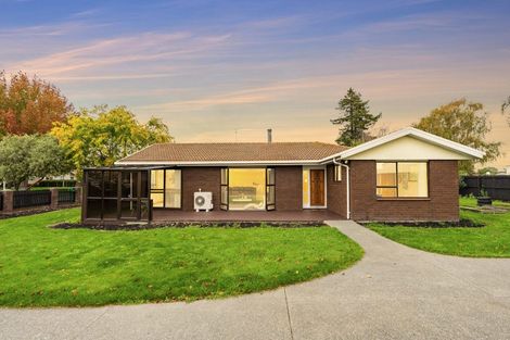 Photo of property in 31 Solomon Avenue, Redwood, Christchurch, 8051