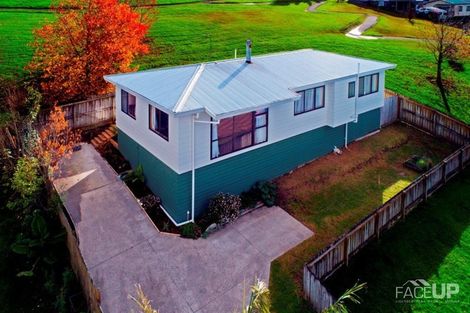 Photo of property in 2/22 Elizabeth Drive, West Harbour, Auckland, 0618