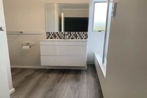 Photo of property in 2/200 Dowse Drive, Maungaraki, Lower Hutt, 5010