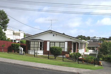 Photo of property in 2/4 Penning Road, Castor Bay, Auckland, 0620