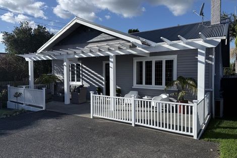 Photo of property in 35 Birkdale Road, Birkdale, Auckland, 0626