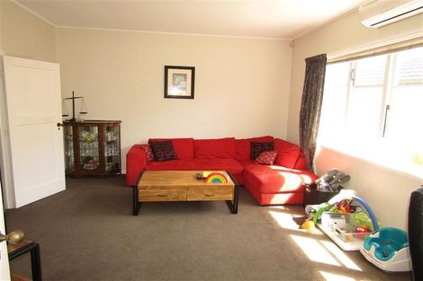 Photo of property in 3 Savage Crescent, Upper Hutt Central, Upper Hutt, 5018