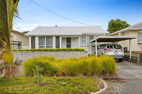 Photo of property in 32 Pendarves Street, New Plymouth, 4310